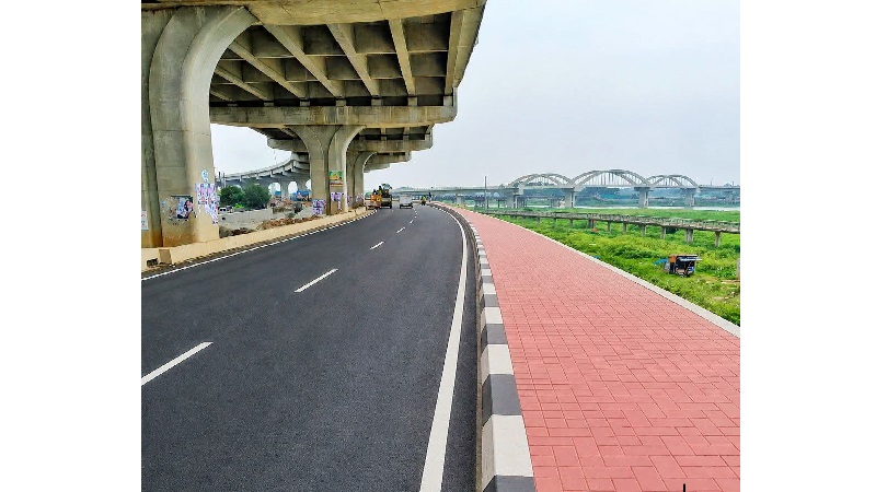 ঢাকা-আশুলিয়া এলিভেটেড এক্সপ্রেসওয়ের নিচের সড়ক হচ্ছে দৃষ্টিনন্দন,দুই লেন থেকে চার লেনে উন্নীত